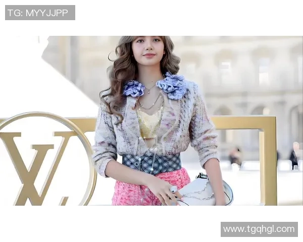 足球球星亮相巴黎时装周展现运动与时尚完美融合风采 足球球星亮相巴黎时装周展现运动与时尚完美融合风采