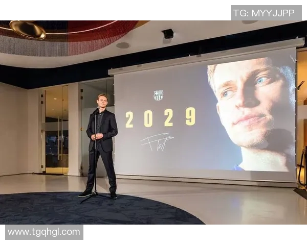 足球球星与普通人之间的距离与共鸣:从偶像崇拜到人性化交流的转变 足球球星与普通人之间的距离与共鸣:从偶像崇拜到人性化交流的转变